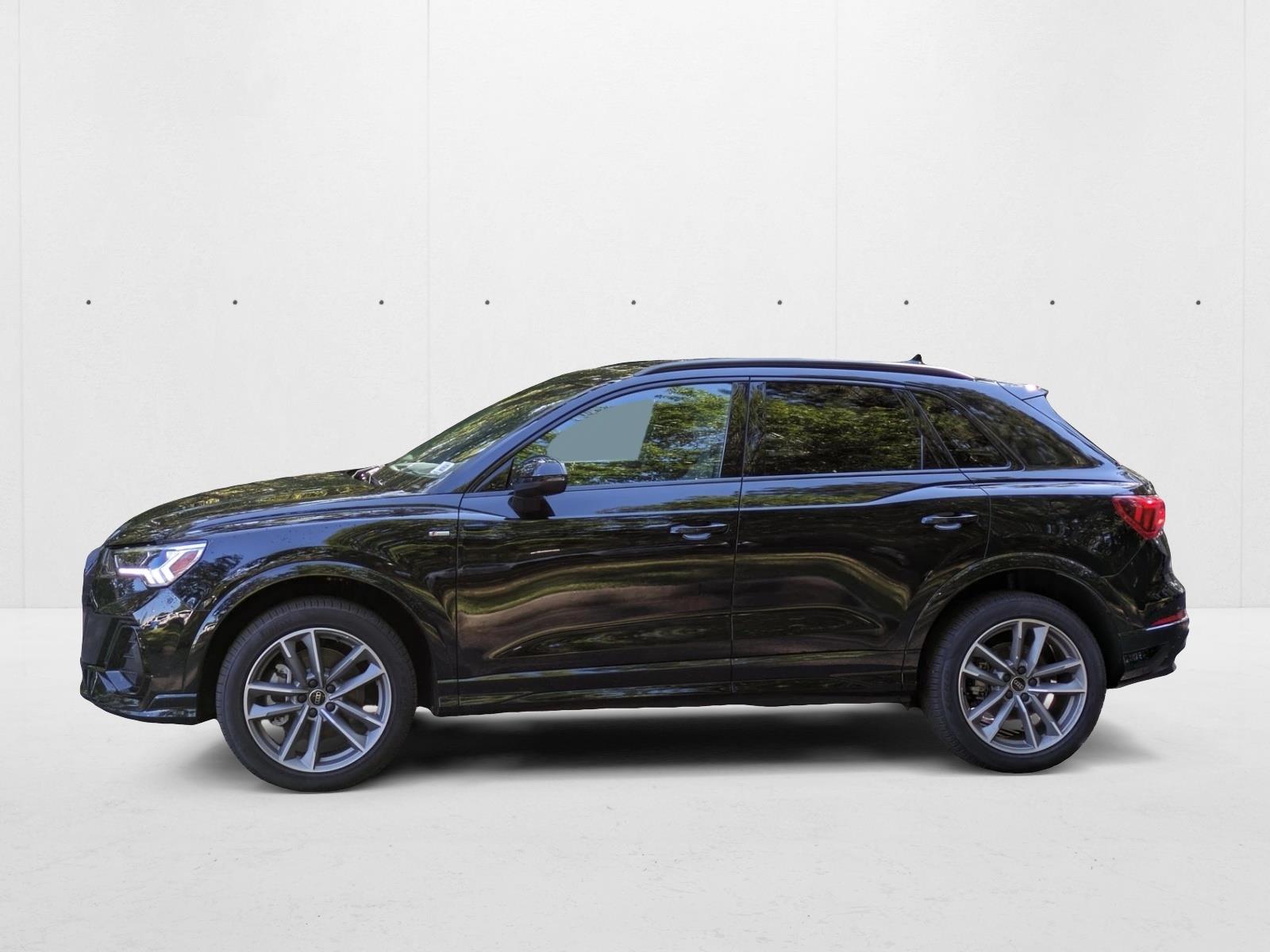 2025 Audi Q3 S line Premium photo 2