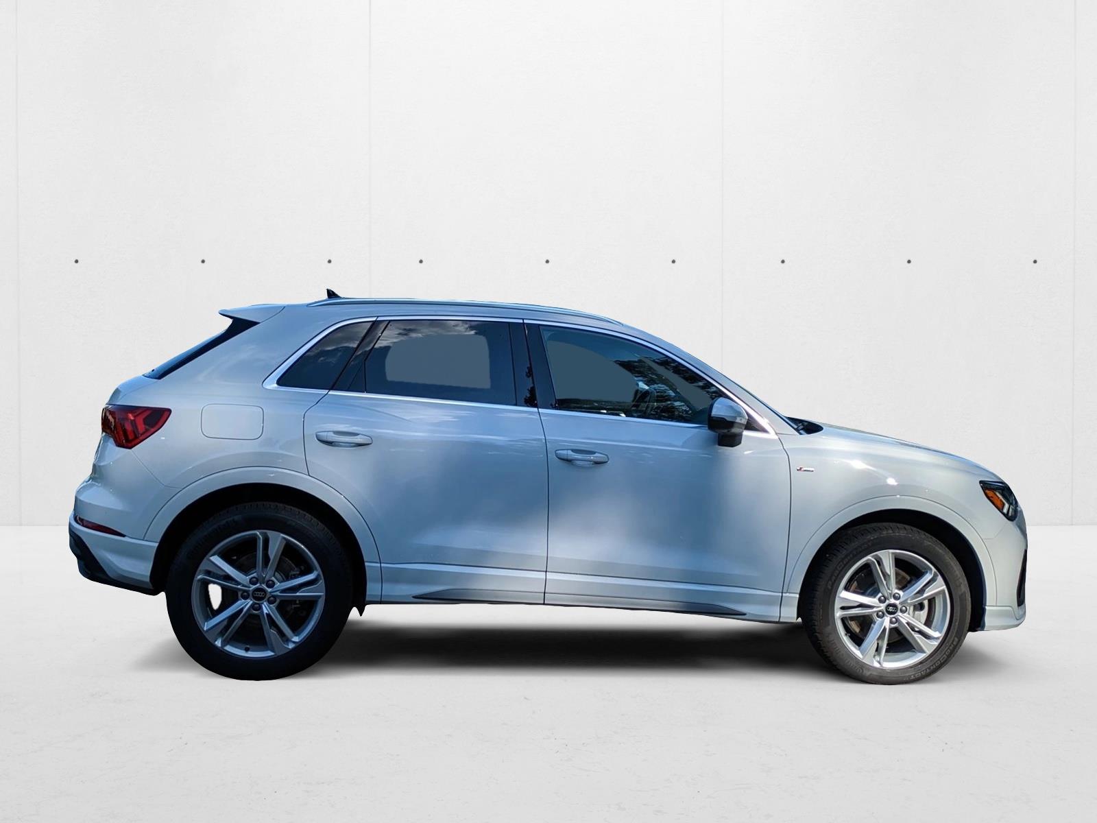 2024 Audi Q3 S line Premium Plus photo 4