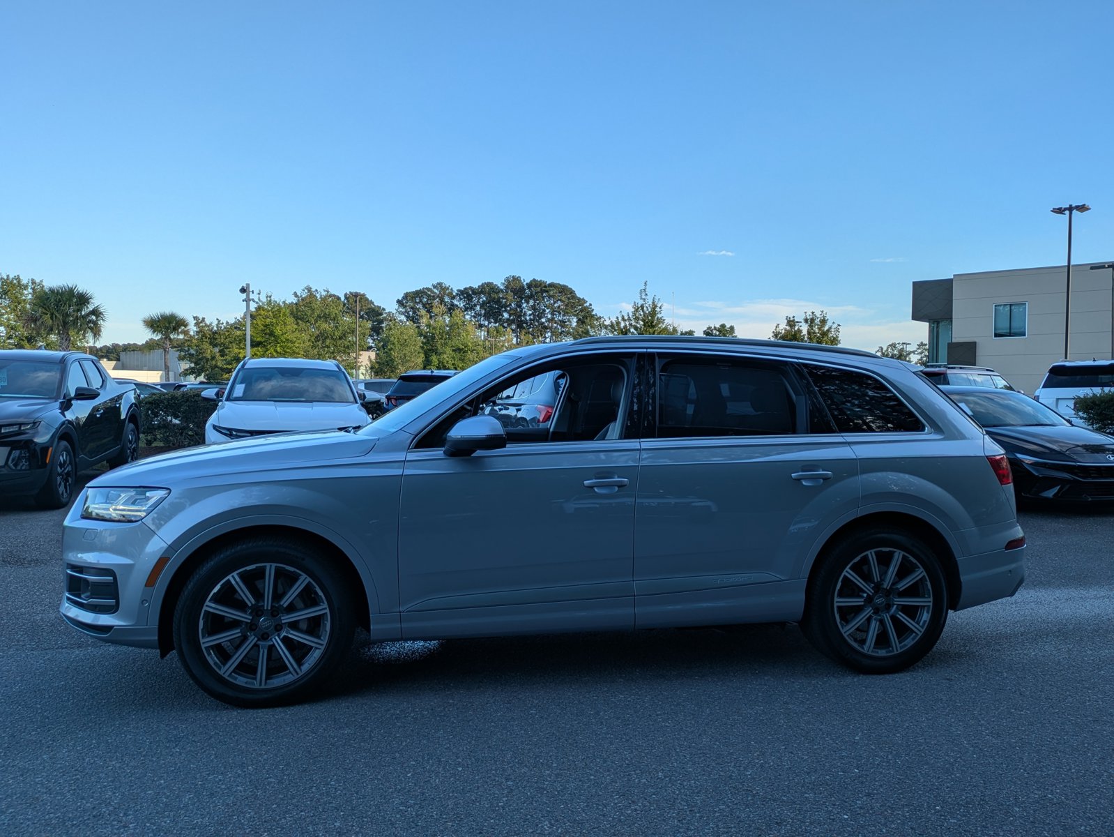 2019 Audi Q7 Premium Plus photo 2