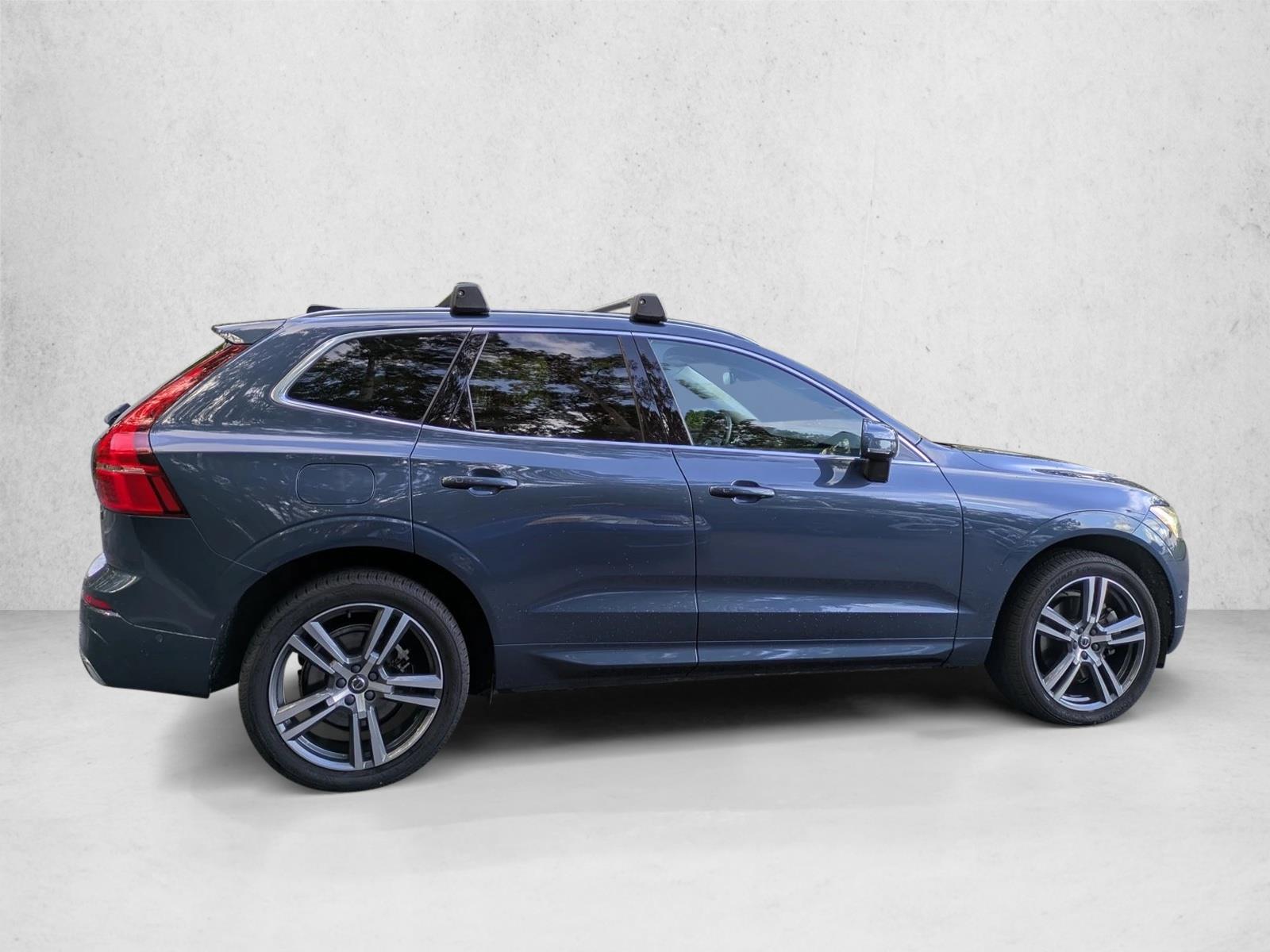 2019 Volvo XC60 Momentum photo 3
