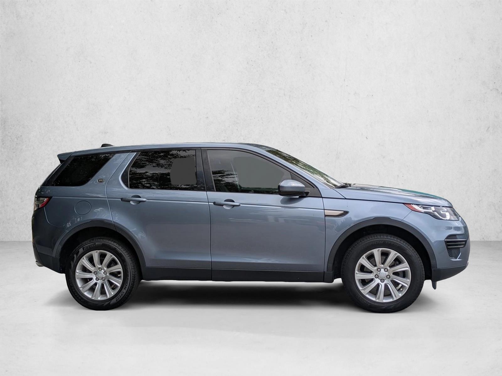 2019 Land Rover Discovery Sport SE photo 4