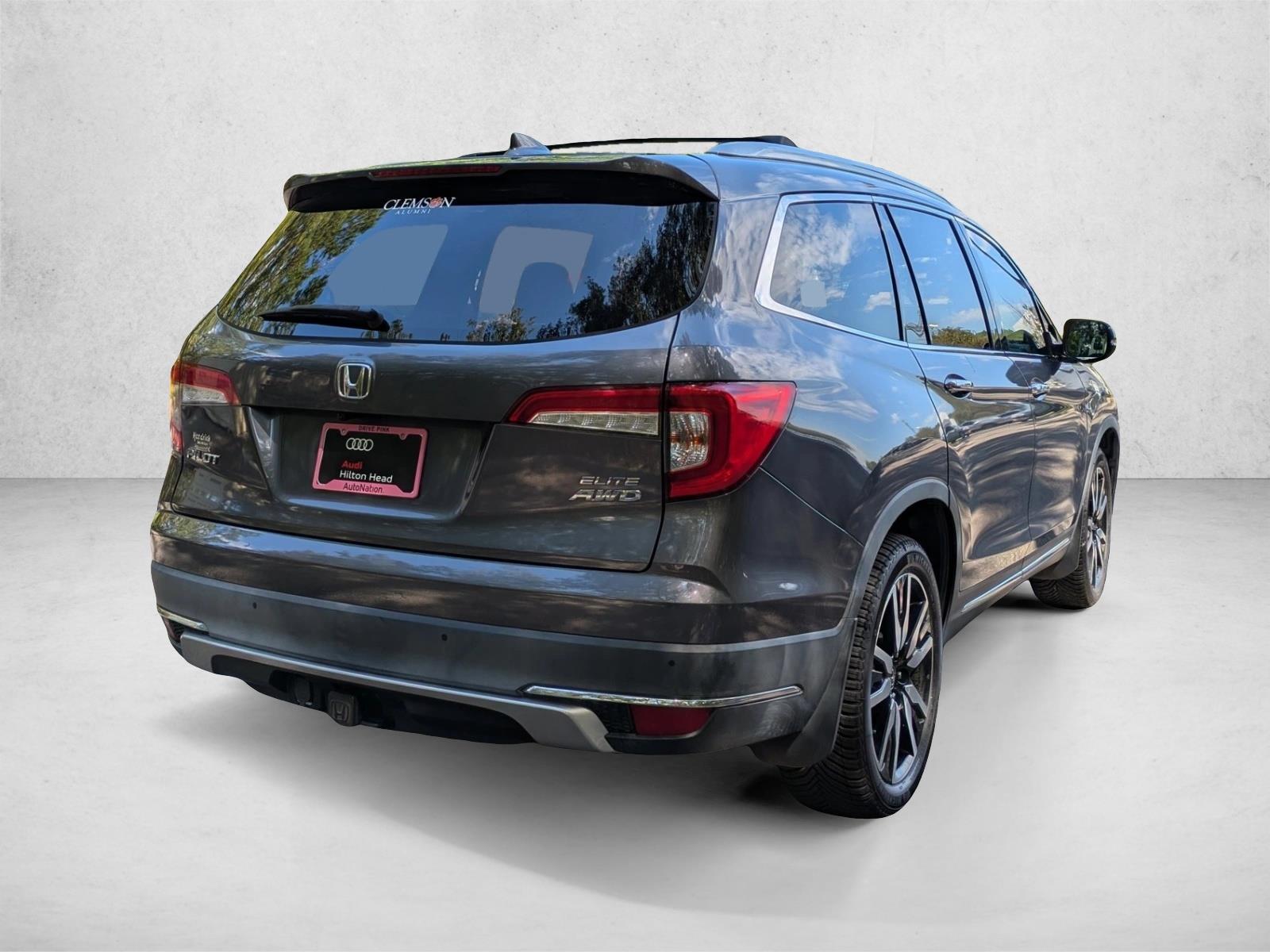 2019 Honda Pilot Elite photo 2