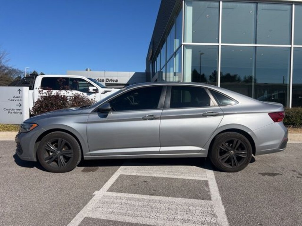 Used 2022 Volkswagen Jetta 1.5T SE Sedan