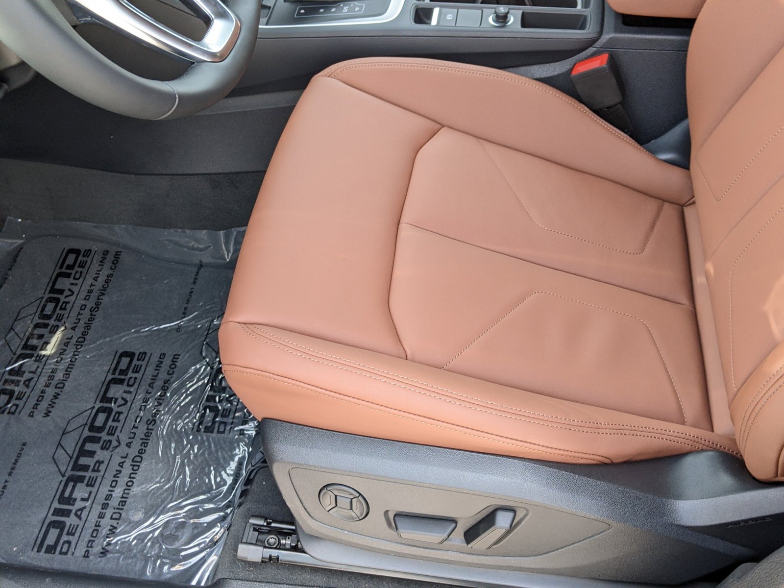 2024 Audi Q3 45 TFSI S line Premium photo 3