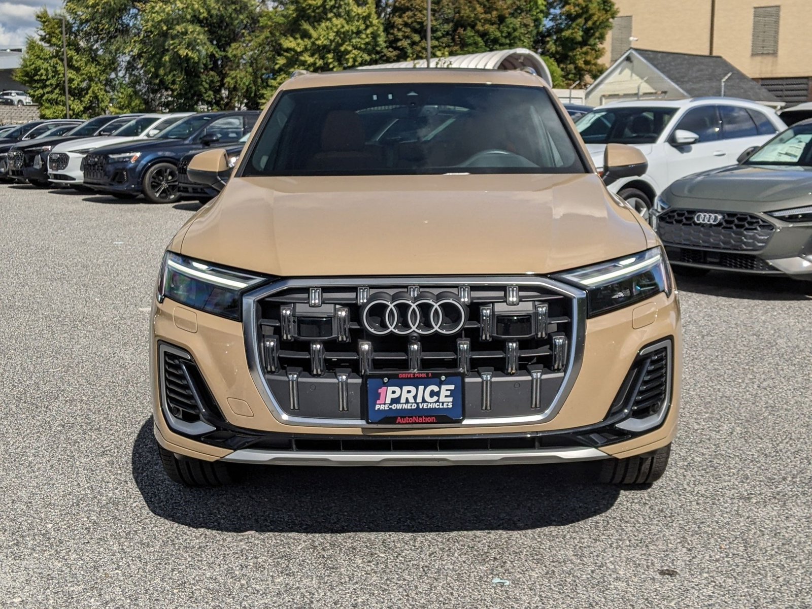 2025 Audi Q7 45 Premium Plus photo 2