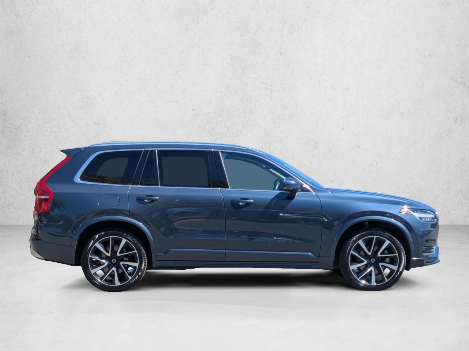 2022 Volvo XC90 T6 AWD Momentum photo 3