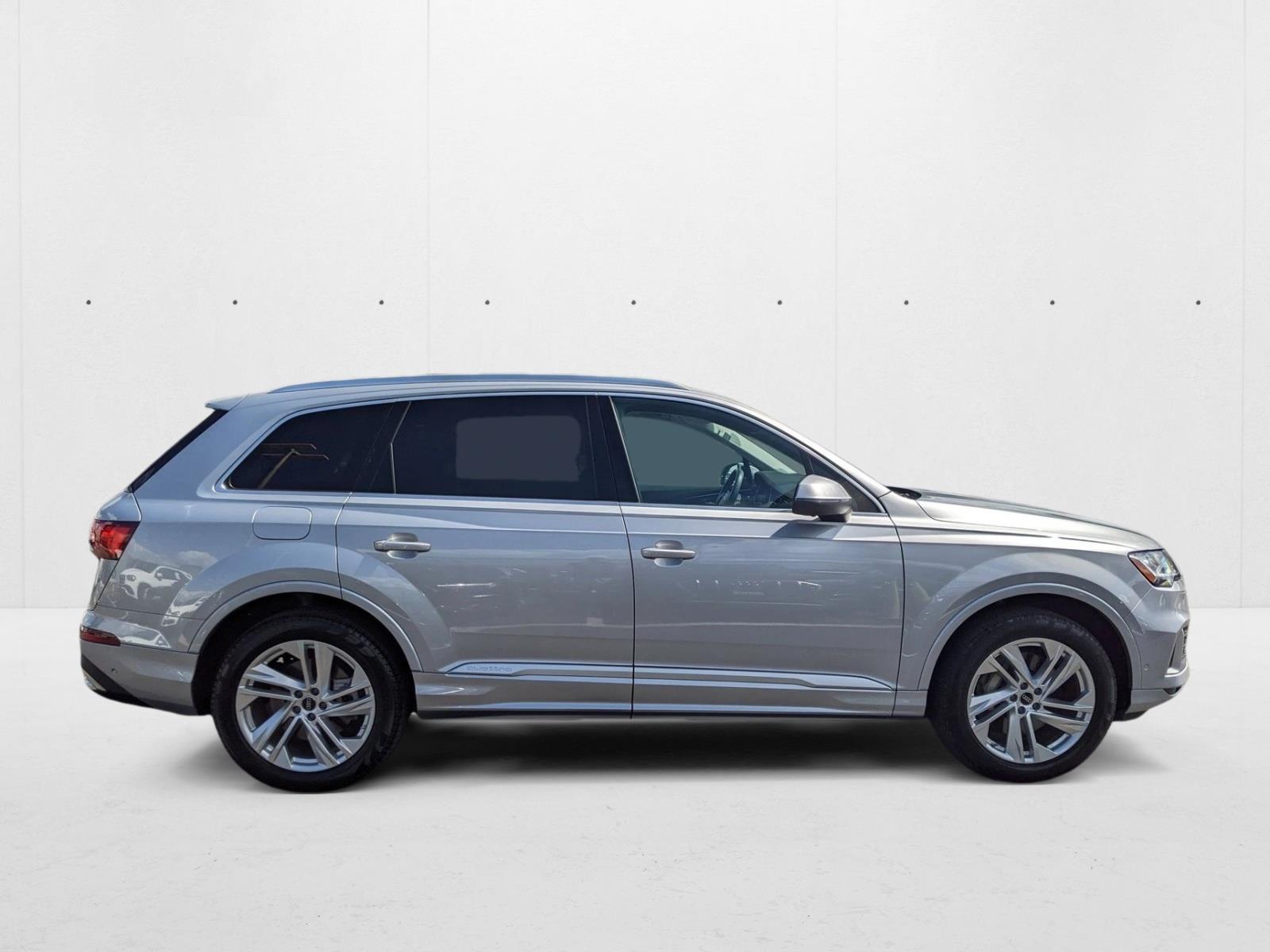 2022 Audi Q7 55 Premium photo 3