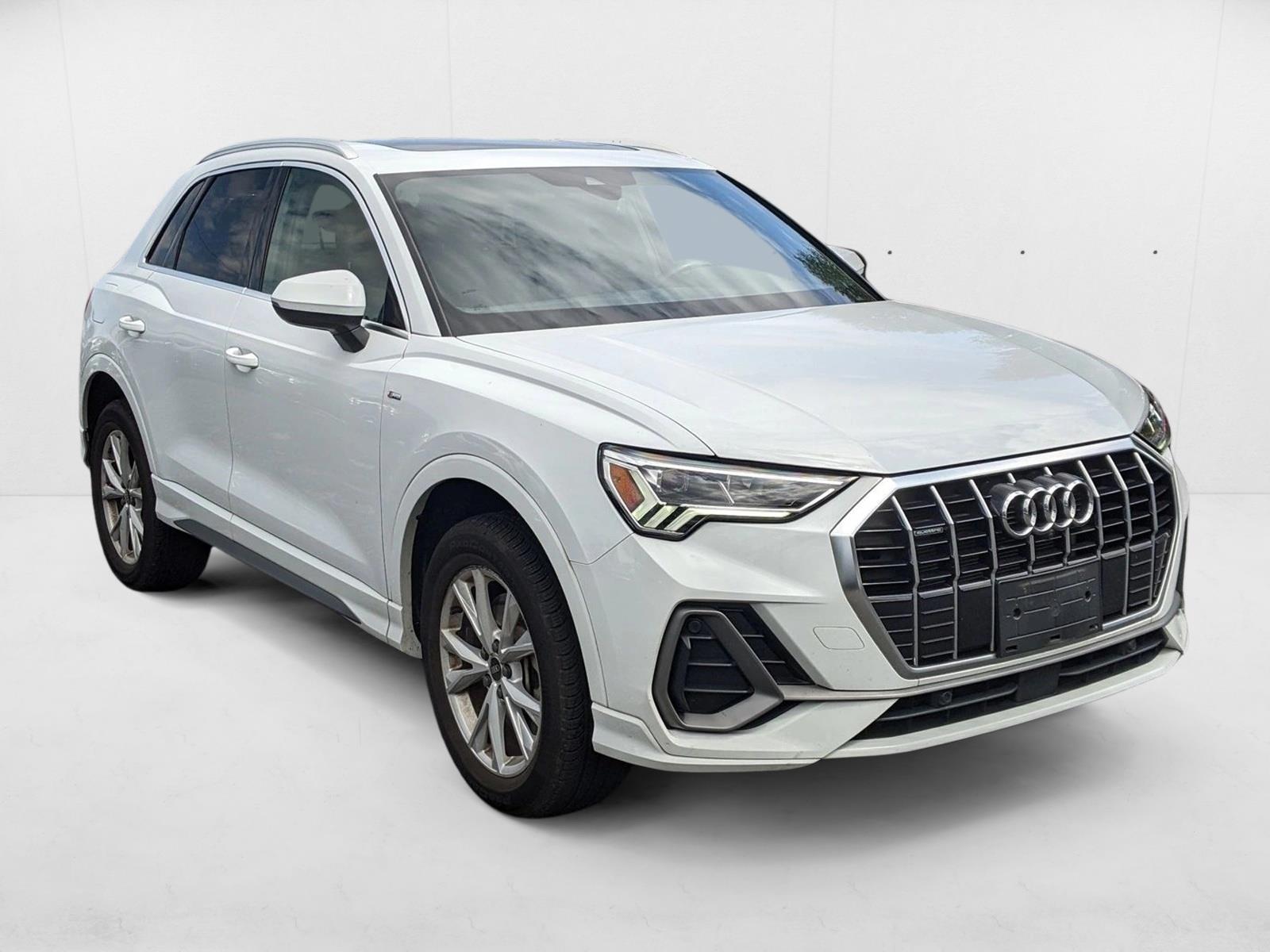 2022 Audi Q3 S line Premium Plus 45 TFSI photo 3