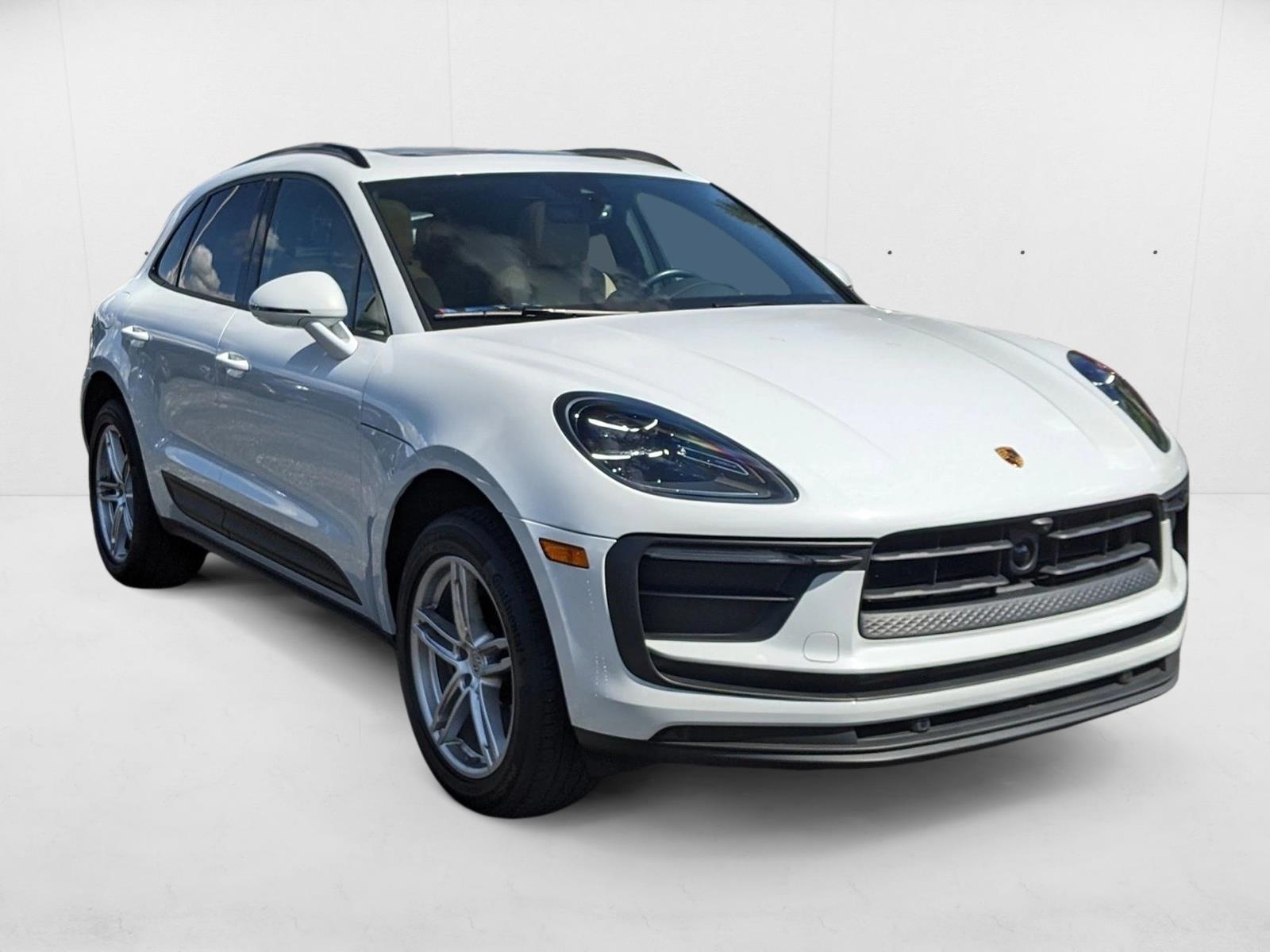 2023 Porsche Macan T photo 3