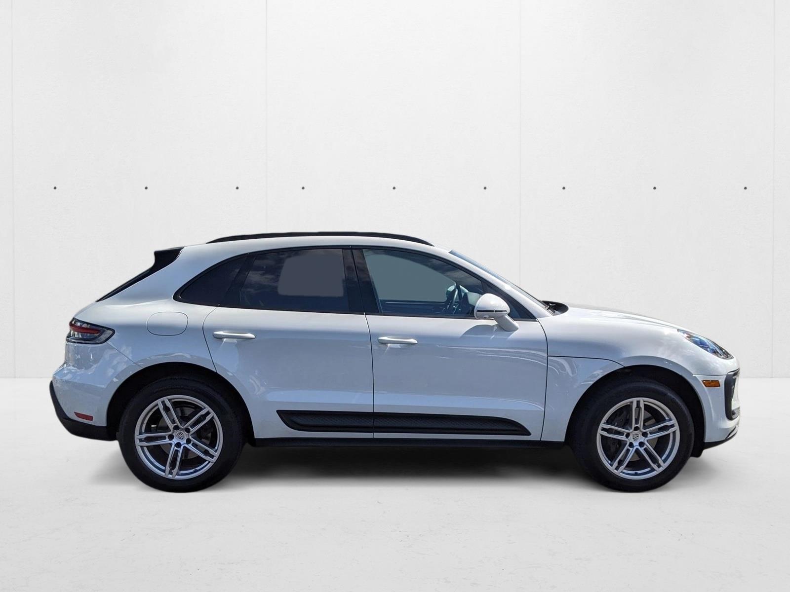 2023 Porsche Macan T photo 4