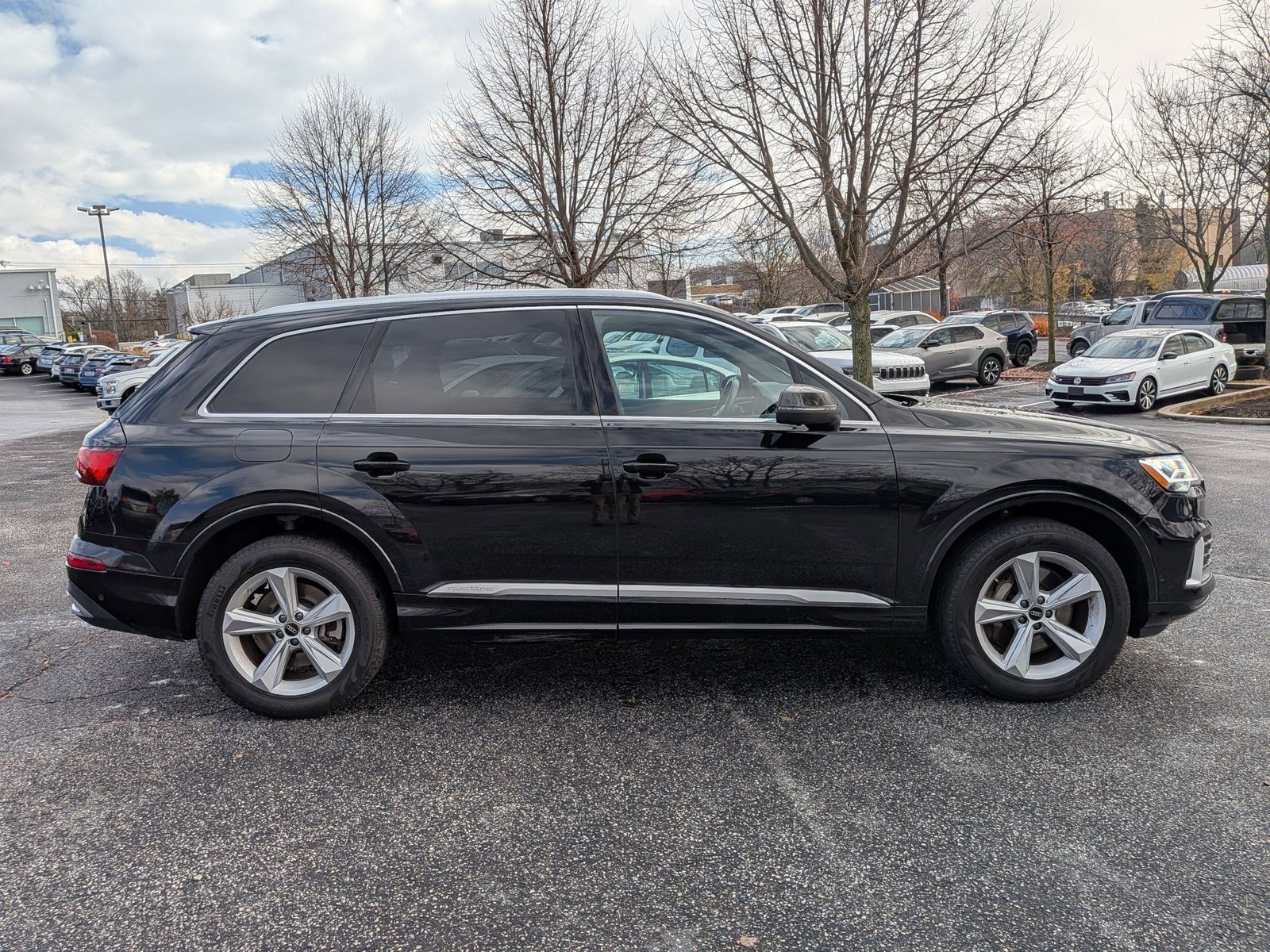 2023 Audi Q7 45 Premium photo 3