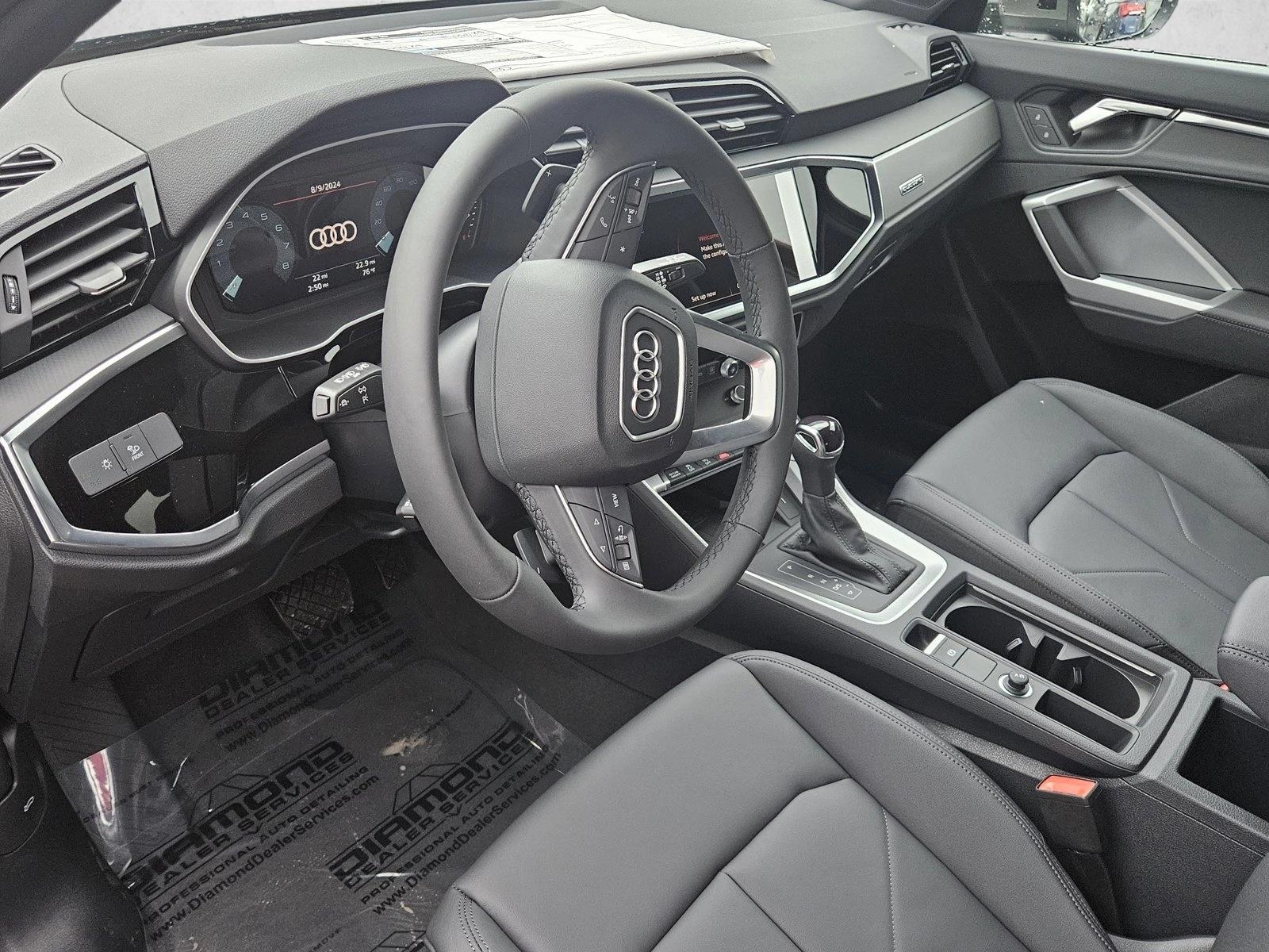 2024 Audi Q3 45 TFSI S line Premium photo 3