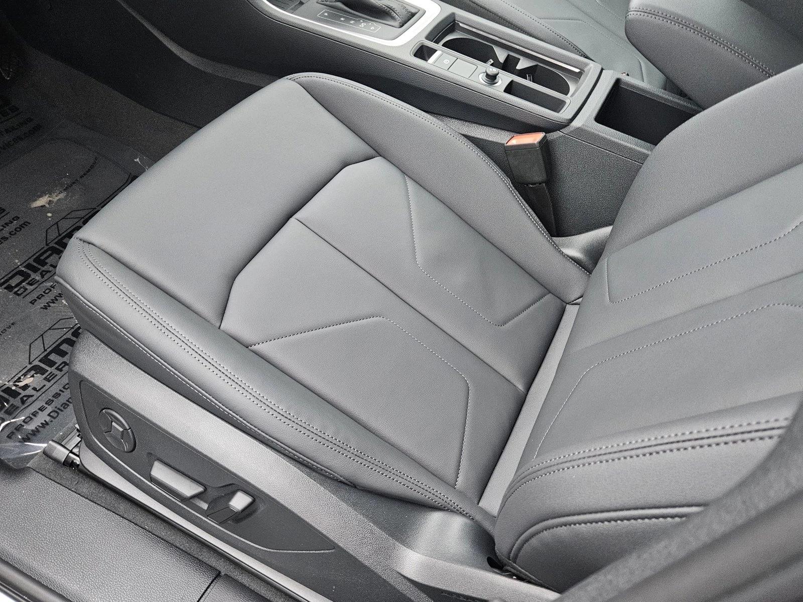 2024 Audi Q3 45 TFSI S line Premium photo 4