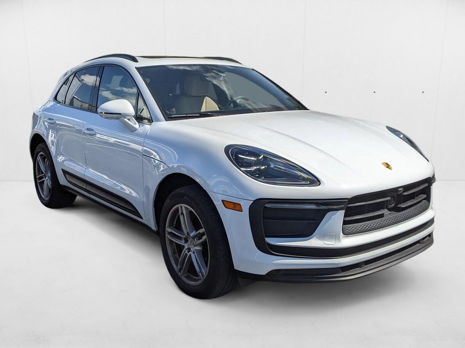 2023 Porsche Macan T photo 3