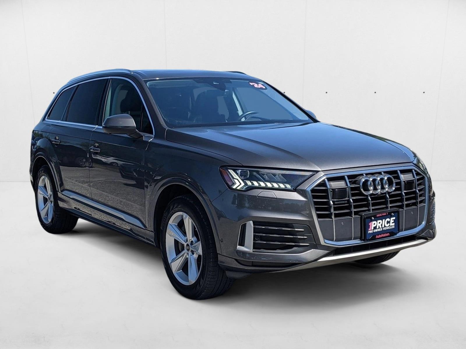 2024 Audi Q7 45 Premium Plus photo 3