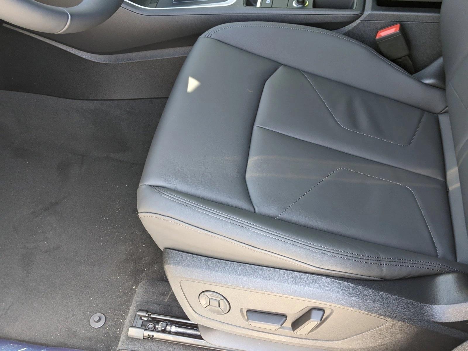 2024 Audi Q3 45 TFSI S line Premium photo 3