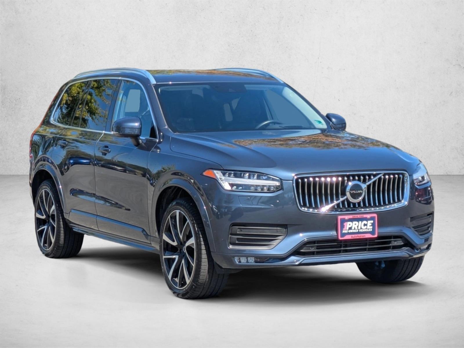 2022 Volvo XC90 T6 AWD Momentum photo 2