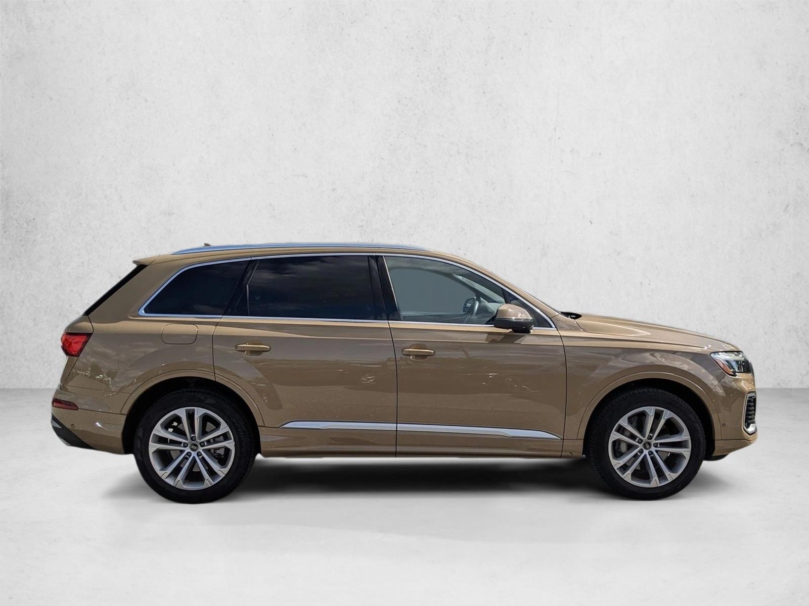 2025 Audi Q7 45 Premium Plus photo 4