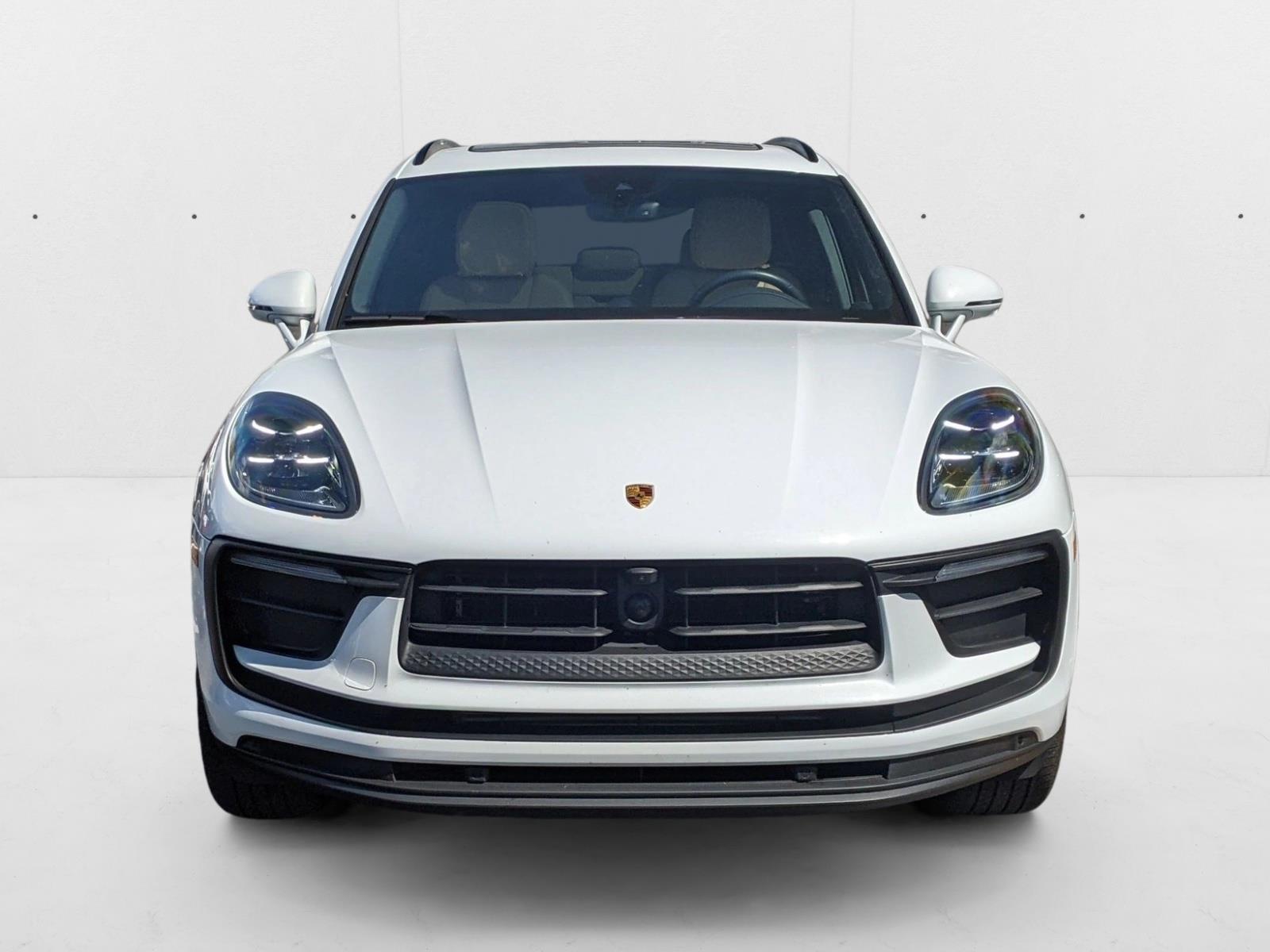 2023 Porsche Macan T photo 2