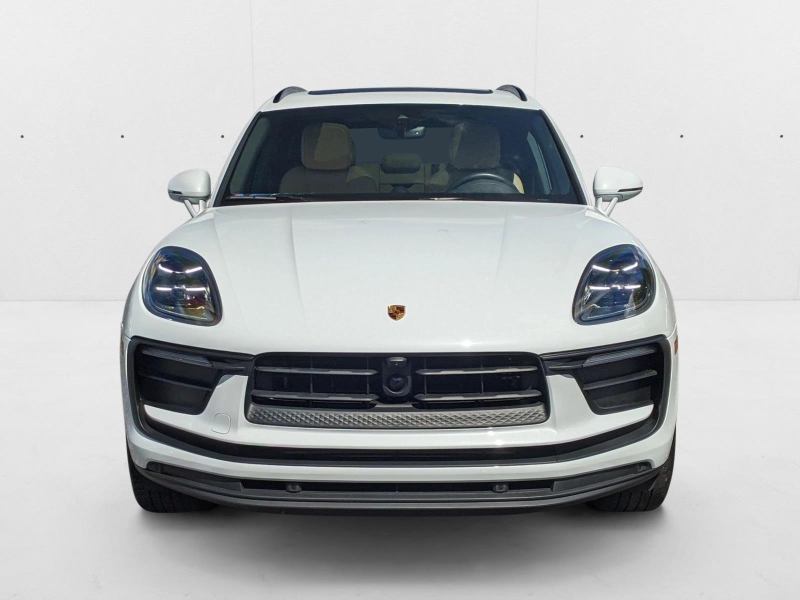 2023 Porsche Macan T photo 2