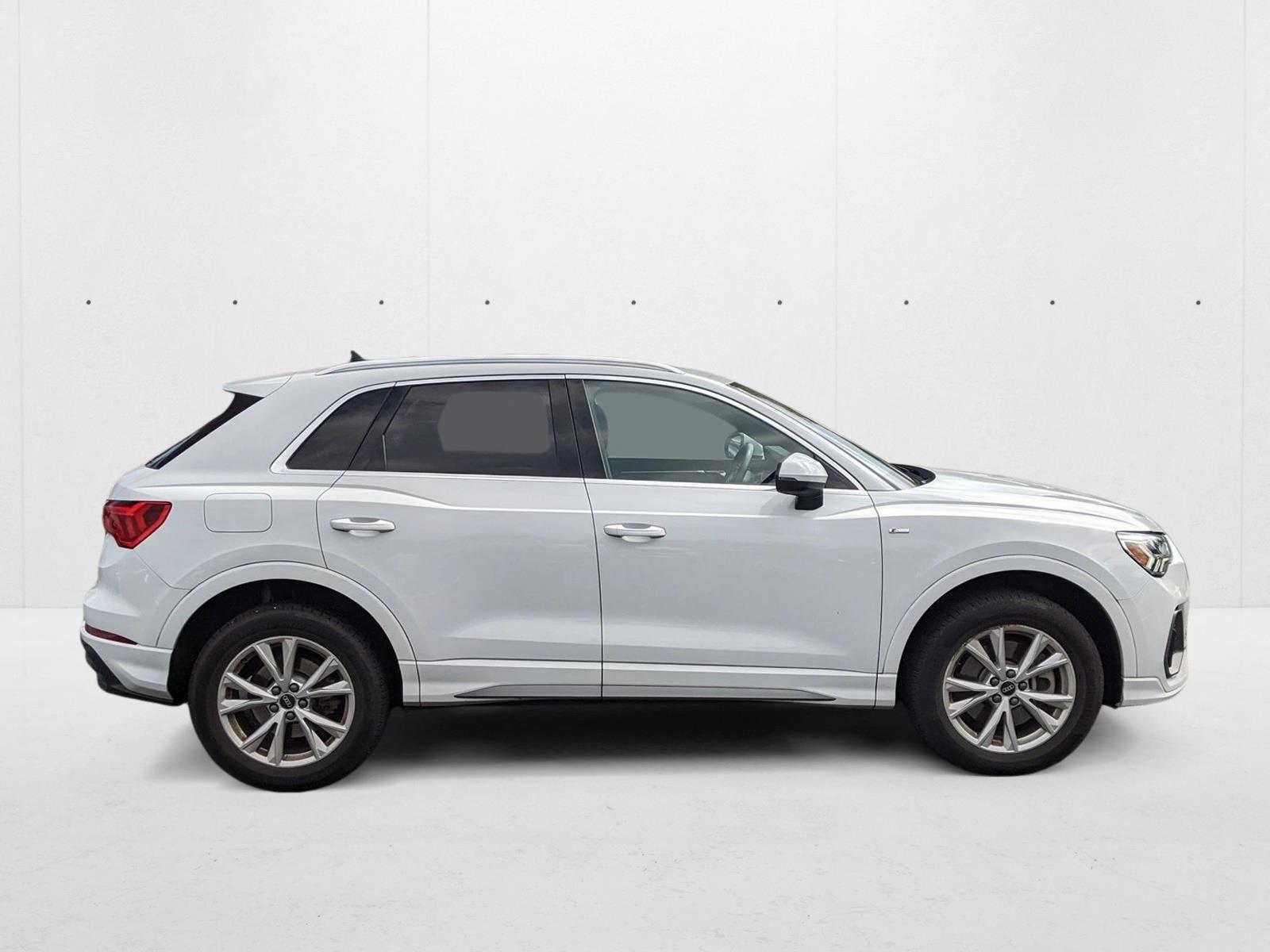 2022 Audi Q3 S line Premium Plus 45 TFSI photo 4