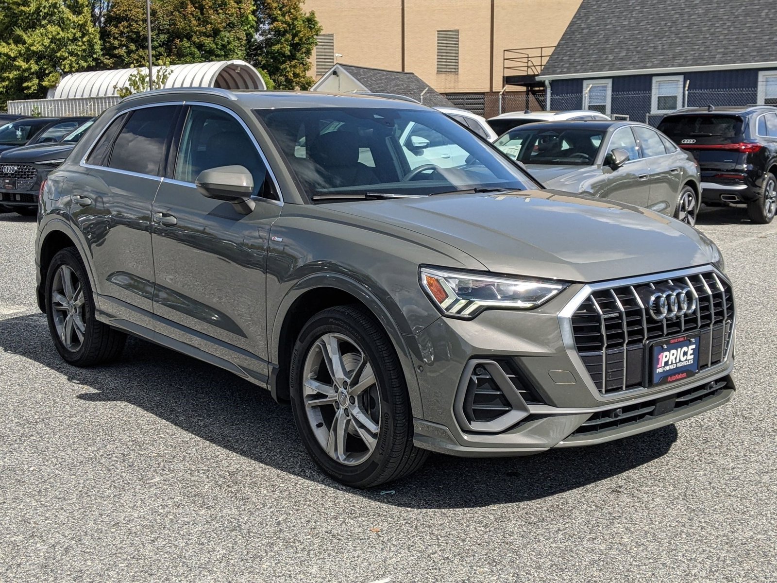 2020 Audi Q3 45 TFSI S line Premium photo 3