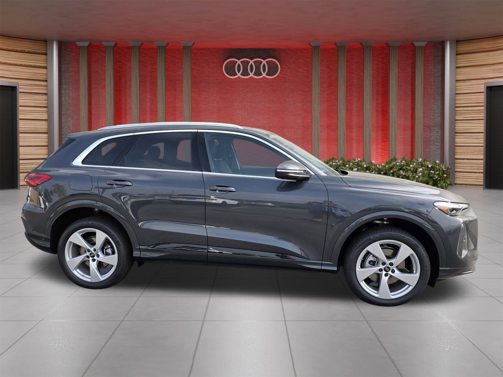2025 Audi Q5 Premium Plus TFSI photo 2
