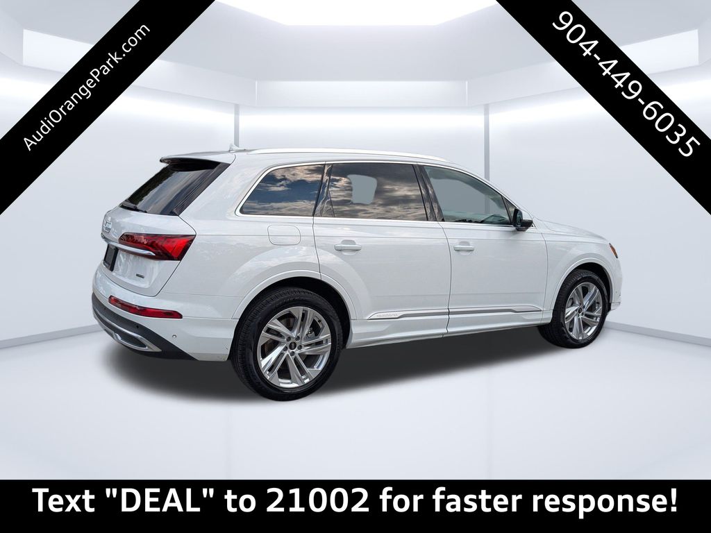2021 Audi Q7 45 Premium photo 3