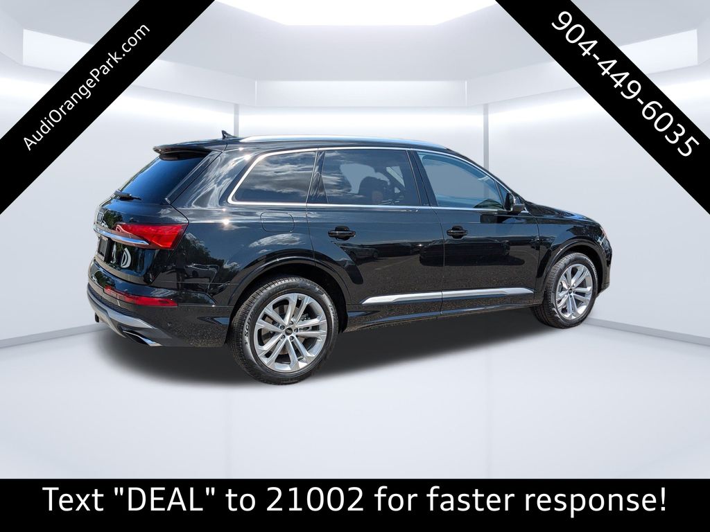 2025 Audi Q7 55 Premium Plus photo 2