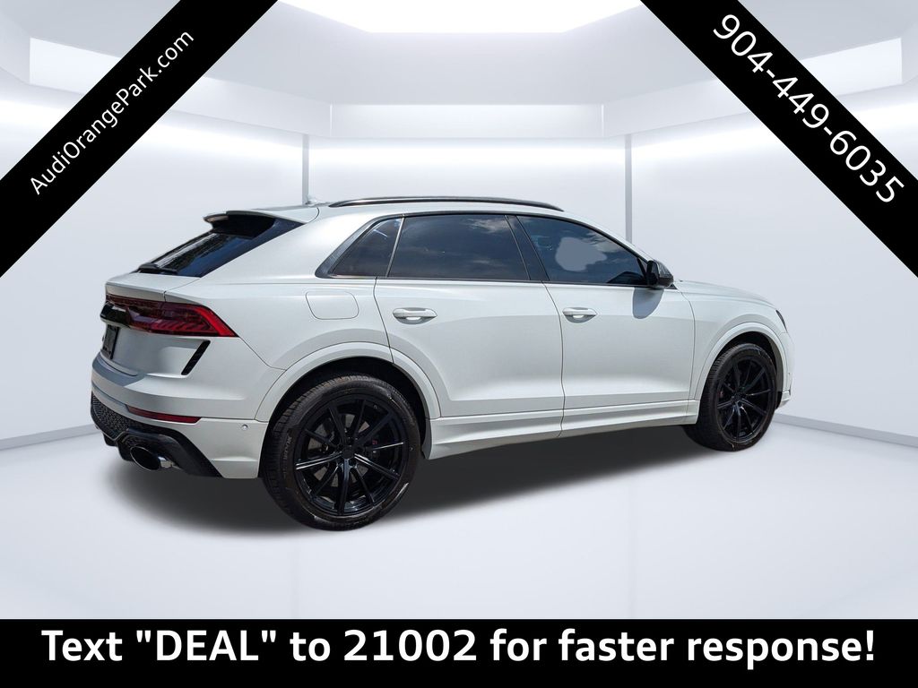 2022 Audi RS Q8 photo 2