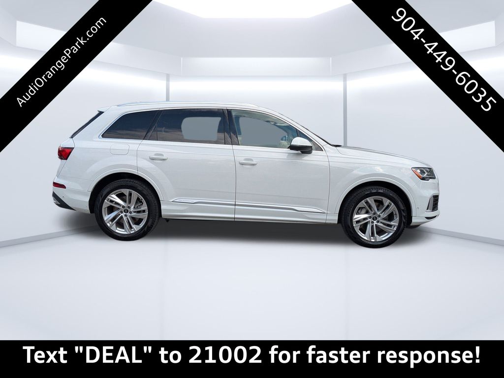 2021 Audi Q7 45 Premium photo 2