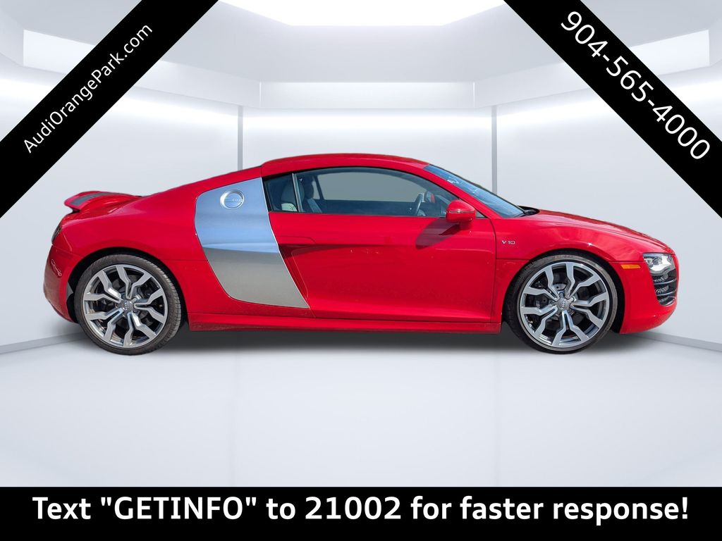 2010 Audi R8 5.2 photo 2