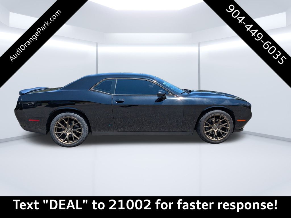 2019 Dodge Challenger SXT photo 3