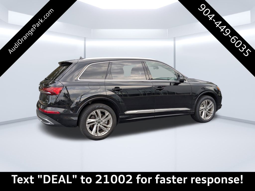 2022 Audi Q7 45 Premium photo 3