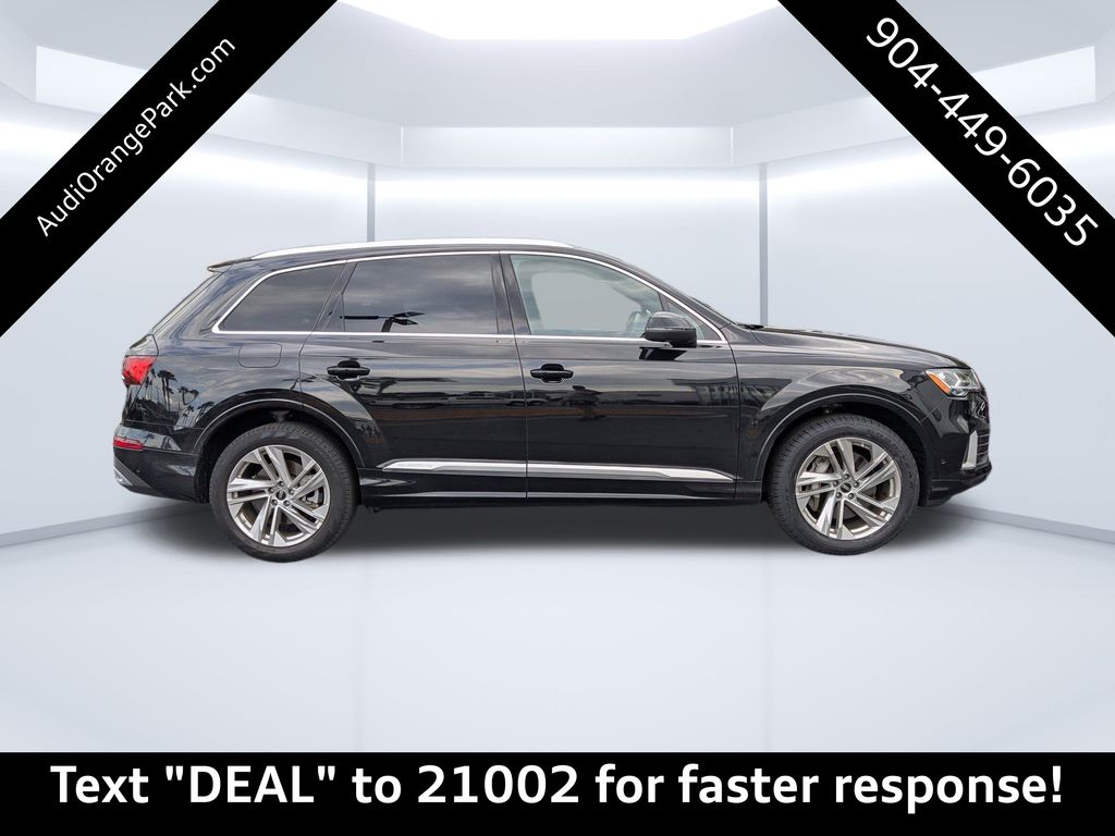 2022 Audi Q7 45 Premium photo 2