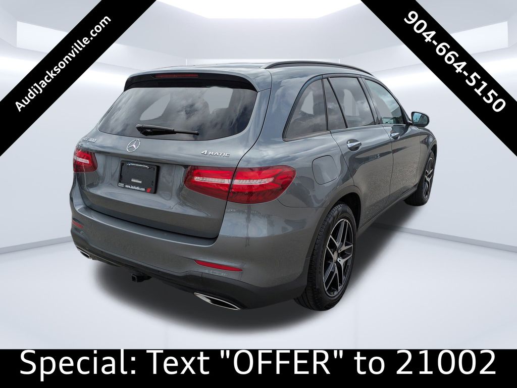 2016 Mercedes Benz GLC 300 4MATIC photo 3