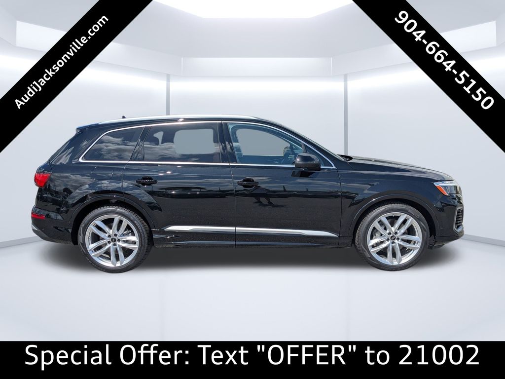 2025 Audi Q7 55 Premium Plus photo 2