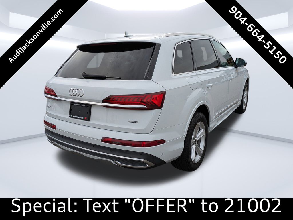 2023 Audi Q7 45 Premium Plus photo 3