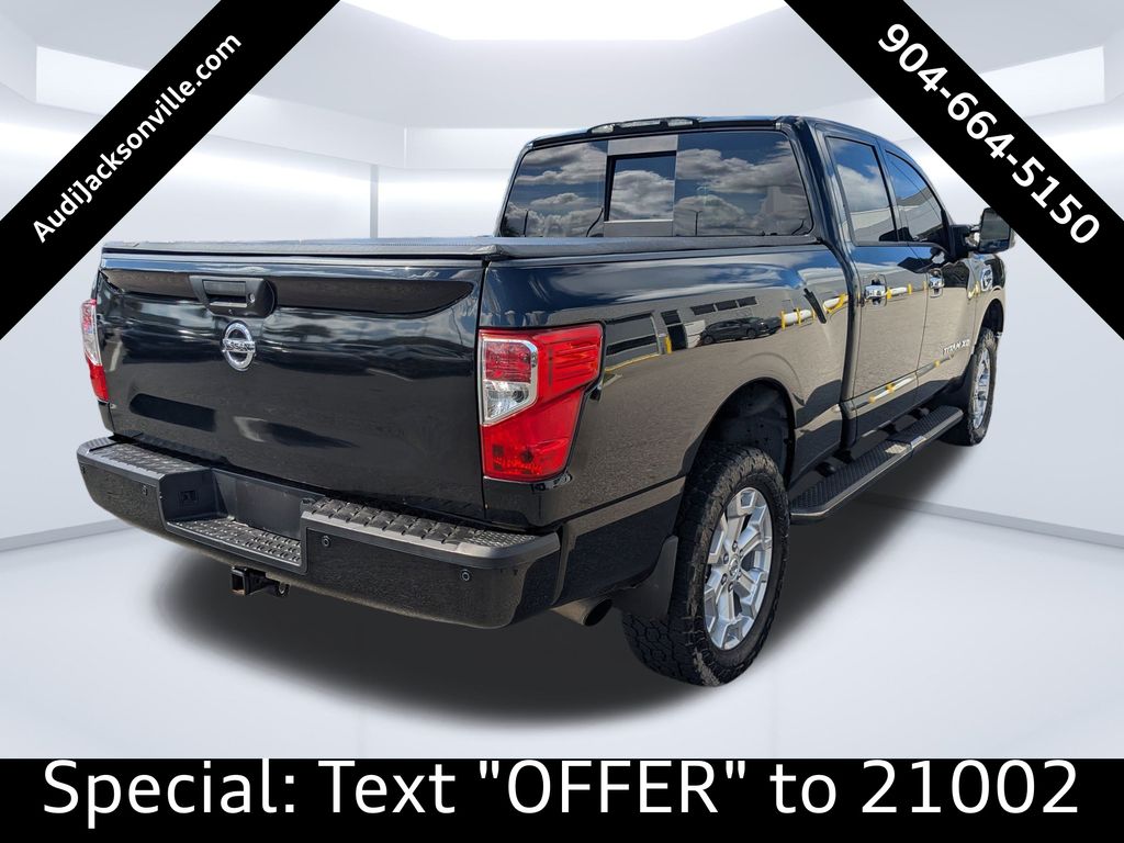 2017 Nissan Titan SL photo 3