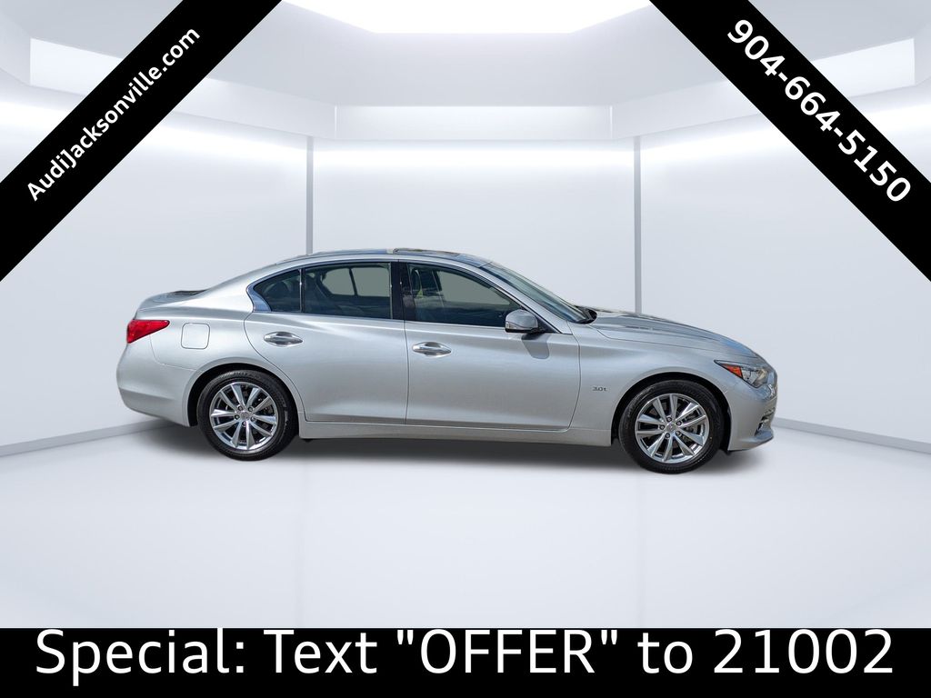 2017 Infiniti Q50 3.0t Premium photo 2