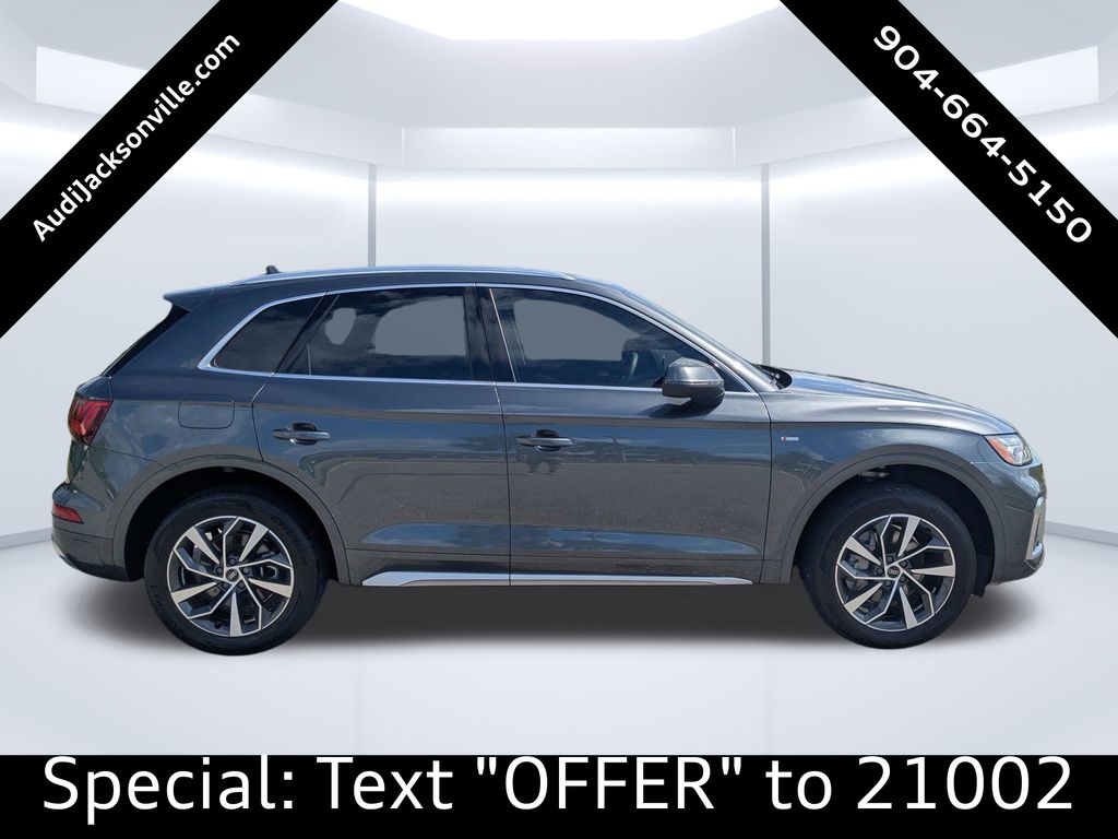 2023 Audi Q5 45 S line Premium Plus photo 2