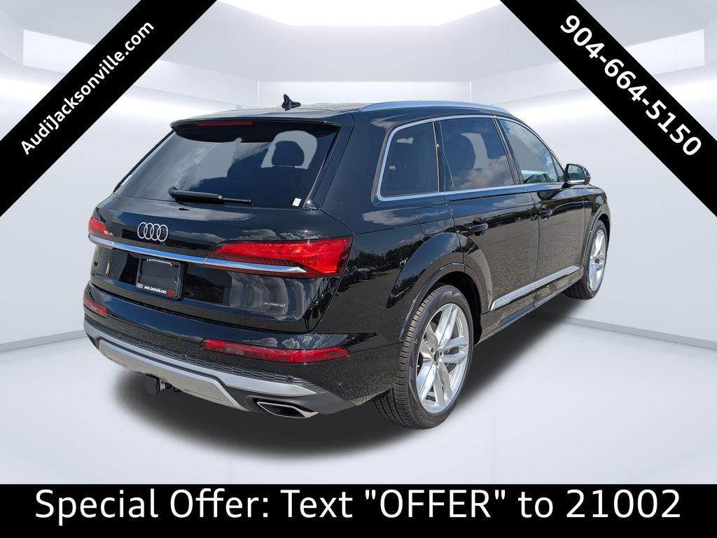 2025 Audi Q7 55 Premium Plus photo 3