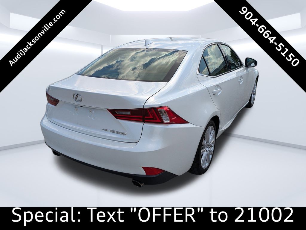 2016 Lexus IS 300 photo 3