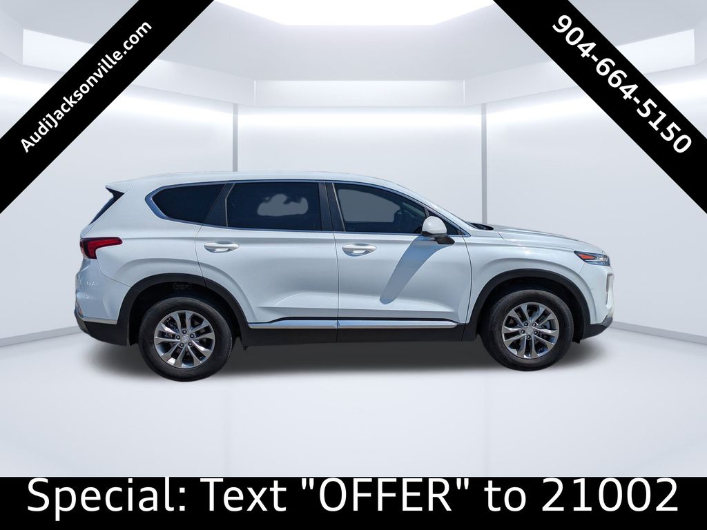 2019 Hyundai Santa Fe SE photo 2