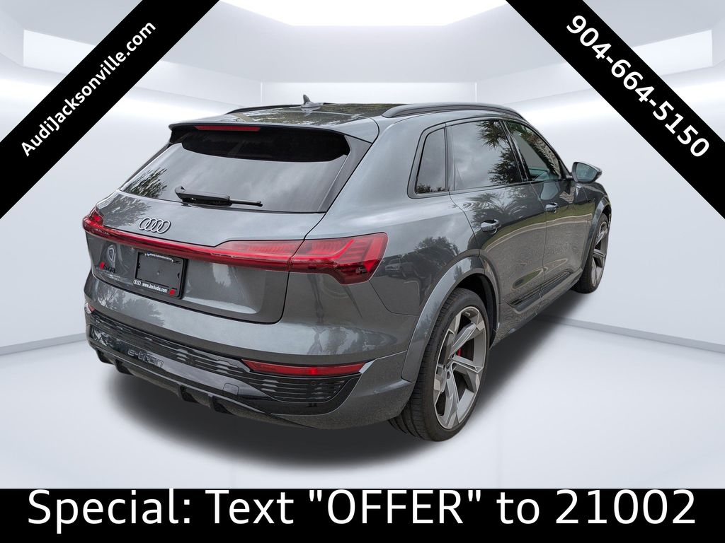 2024 Audi SQ8 Prestige photo 3