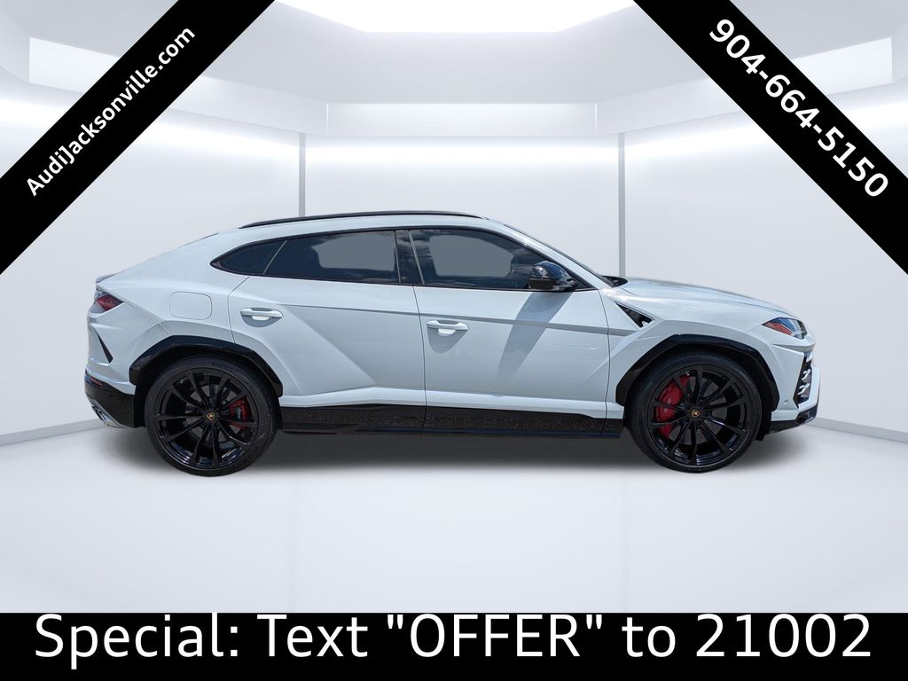 2019 Lamborghini Urus Base photo 2