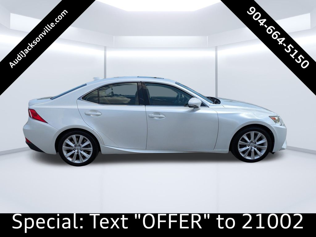 2016 Lexus IS 300 photo 2