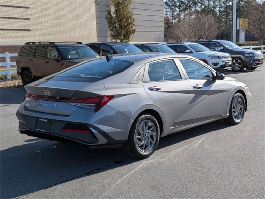 Used 2024 Hyundai Elantra SEL Sedan