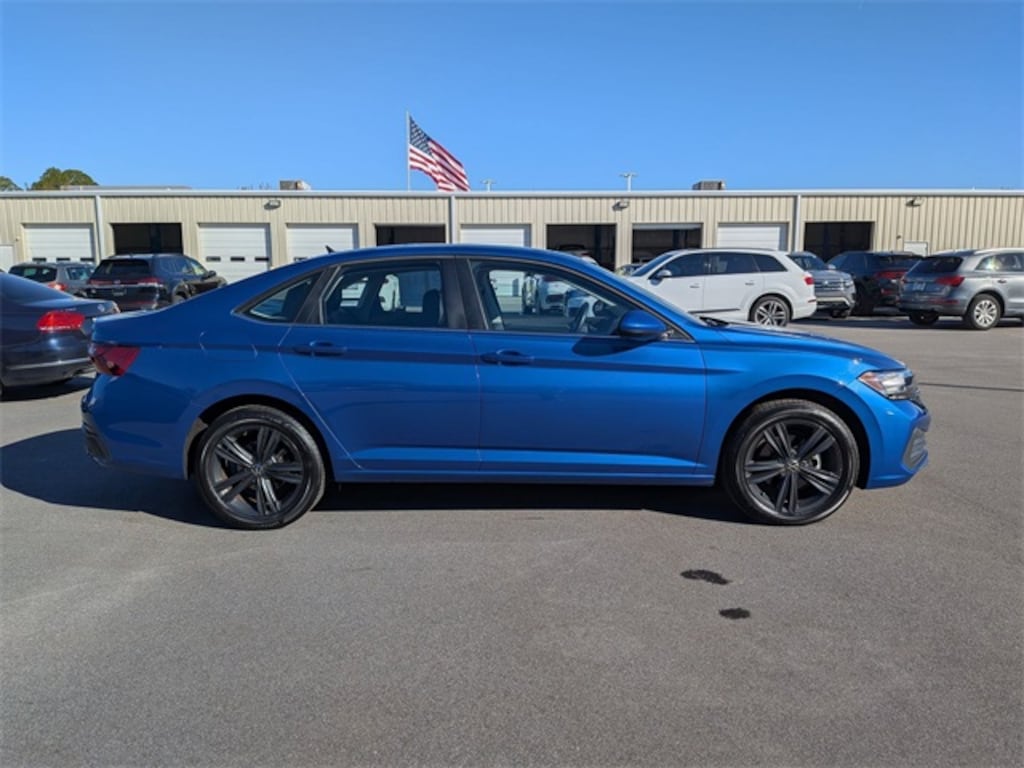 Used 2022 Volkswagen Jetta 1.5T SE Sedan