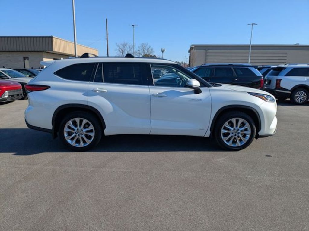 Used 2021 Toyota Highlander Hybrid Limited SUV